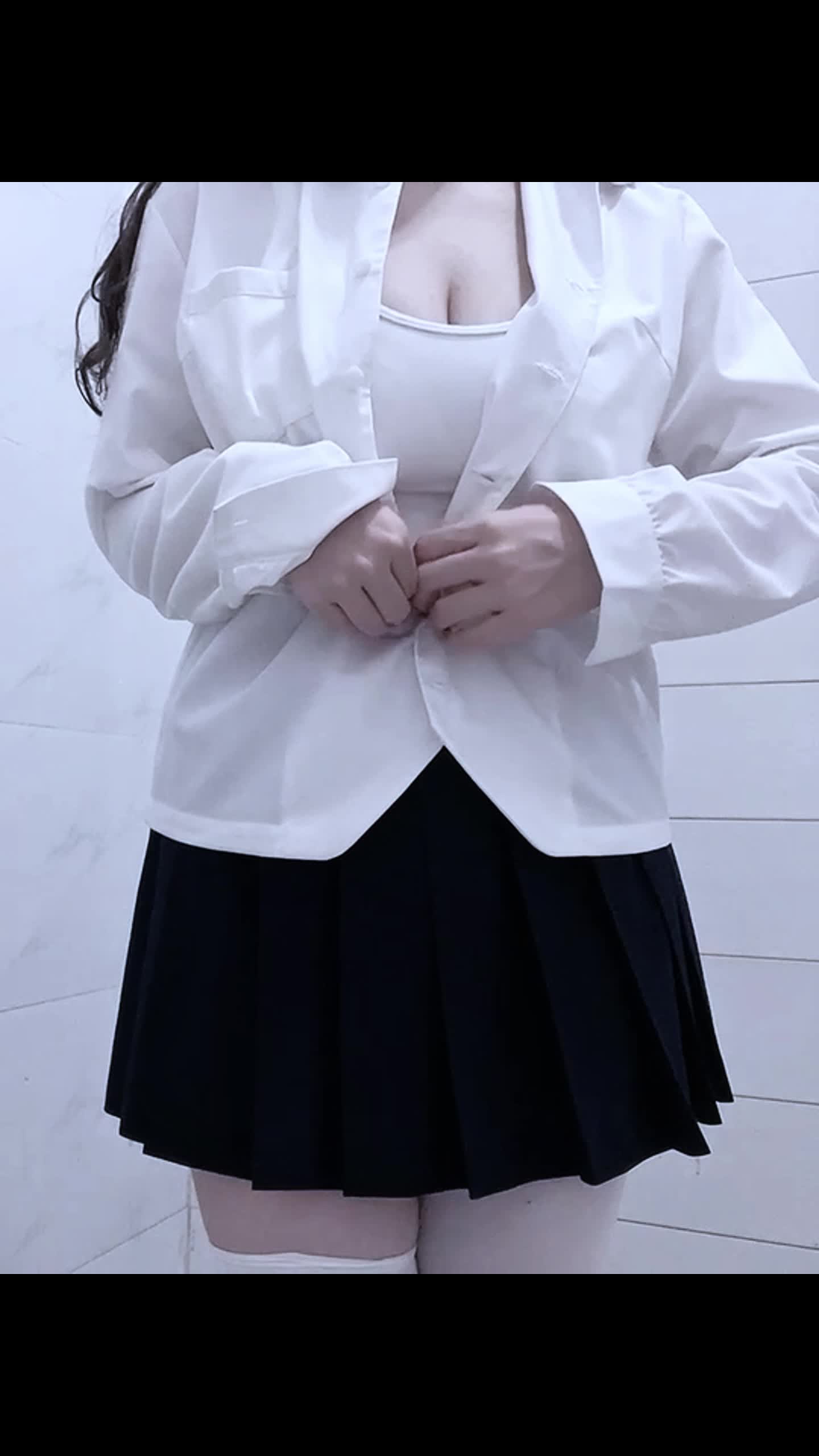 清纯女大学生，小小年纪乳量惊人，这大乃子乳交肯定爽到爆#巨乳 #反差 #白嫩