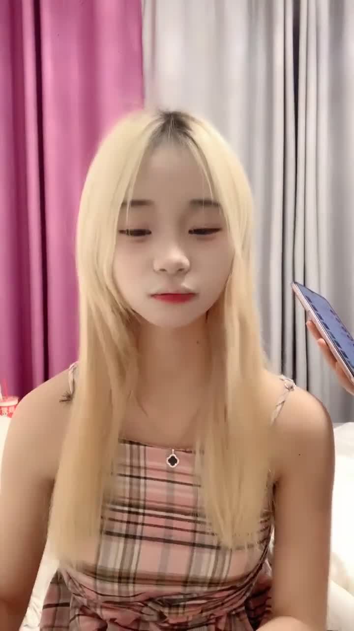 #小妲己 #贝贝呐万中无一细枝硕果童颜巨乳美少女身材极好