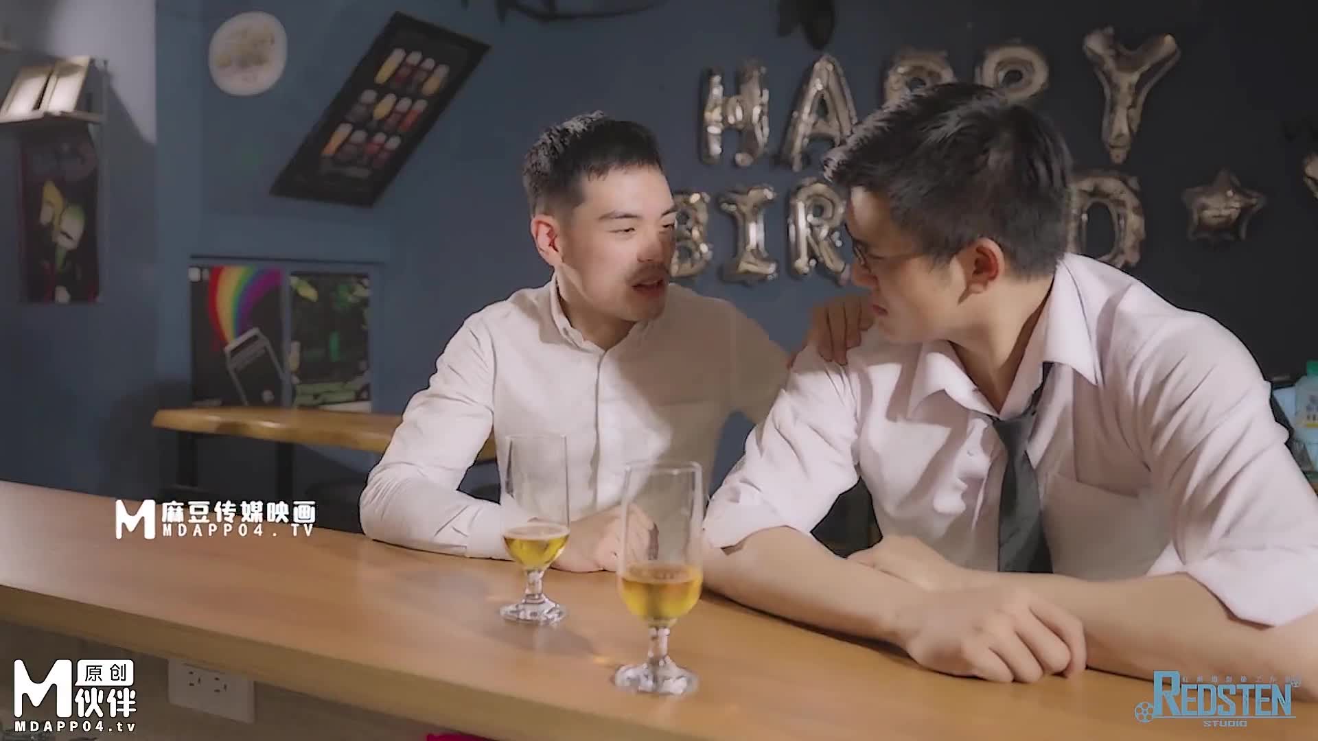 【红斯灯影像】【巨乳服务生被醉客硬操】性爱酒吧的淫欲大解放，高清1080P原版首发【RS-013】点此查看更多