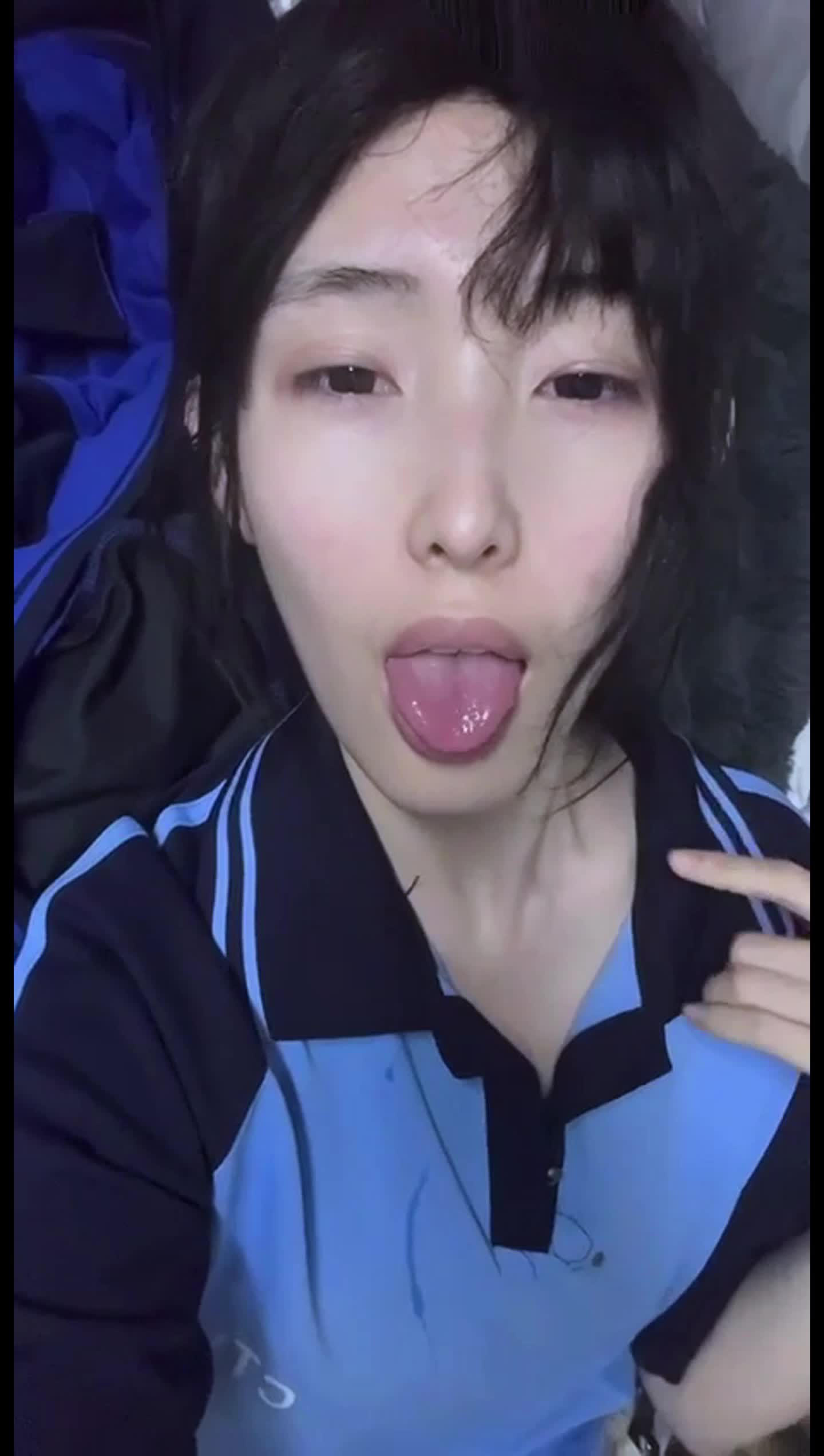 超可爱甜妹，身材颜值简直是模特级别的，想到她晚上给别的男人舔几把就难受#反差 #甜妹 #极品