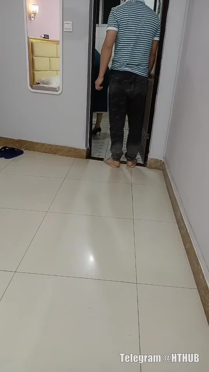 表妹的闺蜜空姐，不断撩骚挑拨强硬扒光，在醉酒表妹的面前，大鸡巴直接强上她的闺蜜，剧烈反抗到接受 #私拍