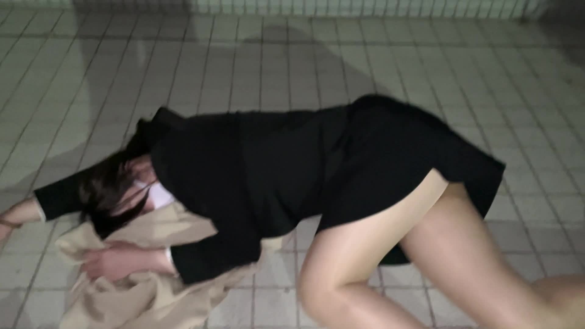 街头捡尸制服肉丝痴汉猥亵点此查看更多