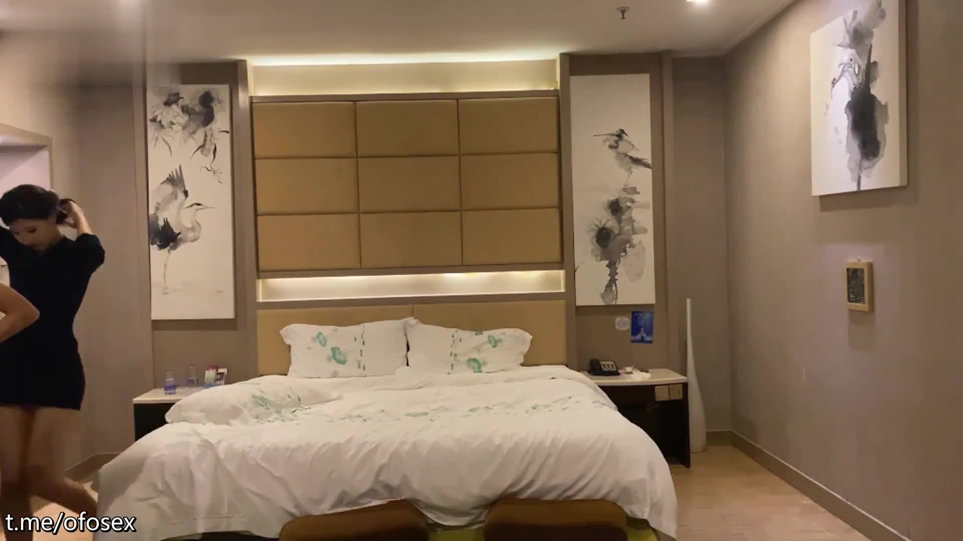 4_23新片速递探花老牛酒店约炮酒吧上班的兼职妹️红唇少女欲火难耐紧致花茎吞精不停点此查看更多