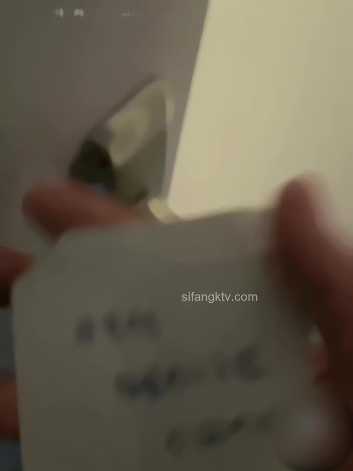 大长腿身材高挑的姐姐，让色弟弟按耐不住 把她灌醉干她，樱桃小粉穴后入她的大屁股 #海角