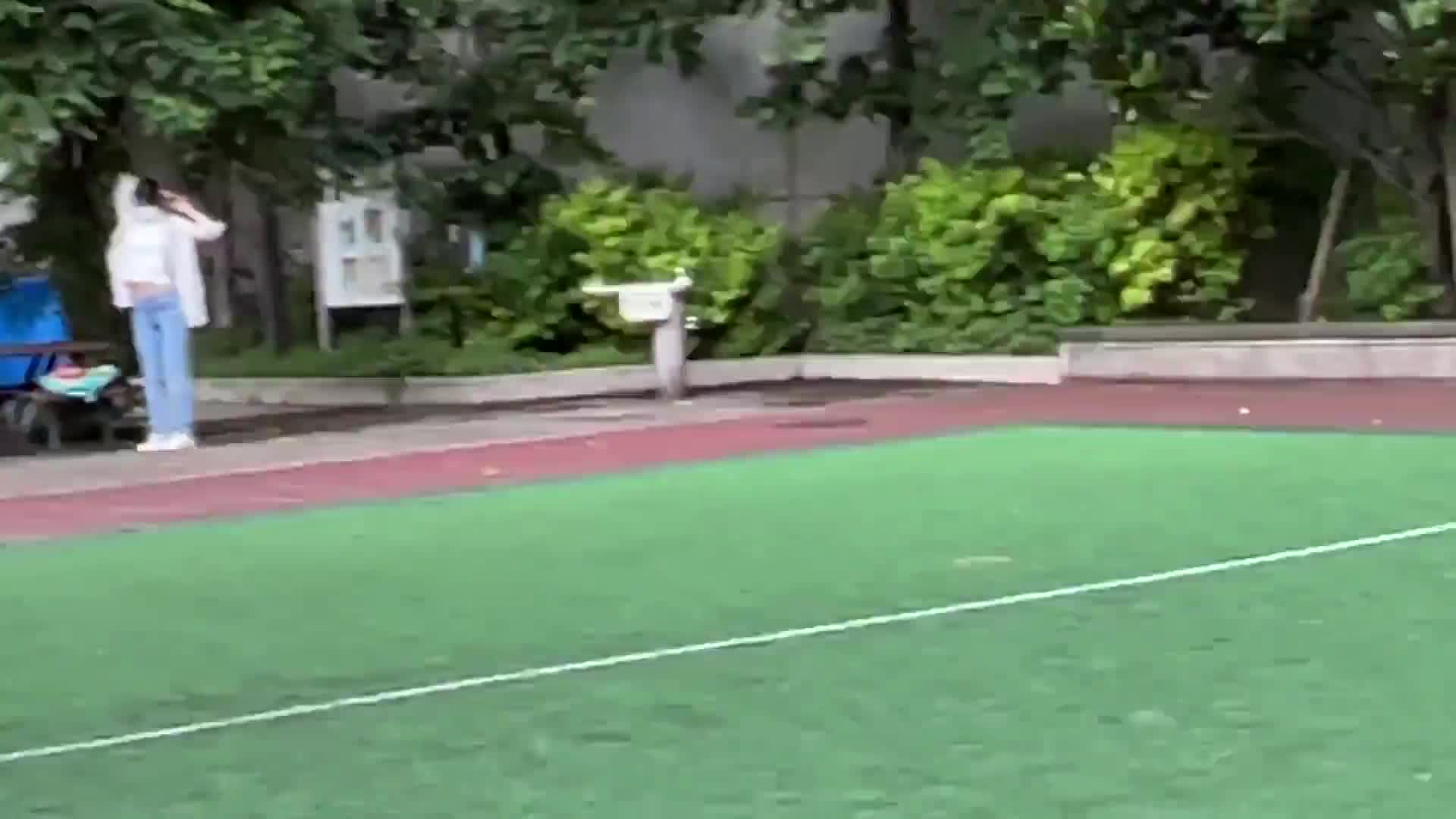 高质量FC2迷奸捡尸！跟踪牛仔裤美乳小美女一整天了，把她迷晕 拖到小黑屋里各种蹂躏她点此查看更多