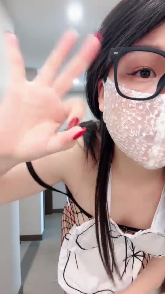 #小猫咪颜值巅峰开着阳台窗跳裸舞~70岁阳萎男多复活了