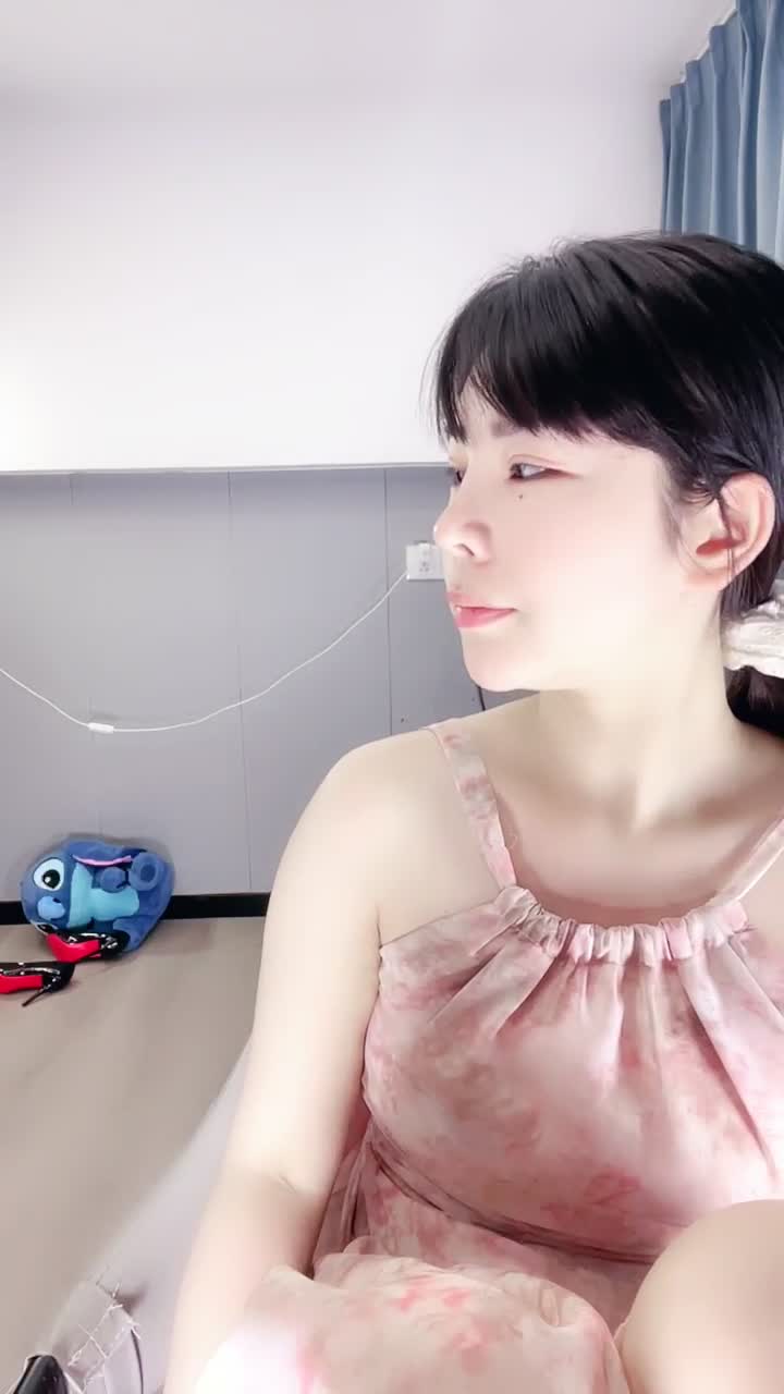 温婉校花女神~ 婉妹 强烈反差~坐地炮啪啪插逼~扣B喷水#婉妹