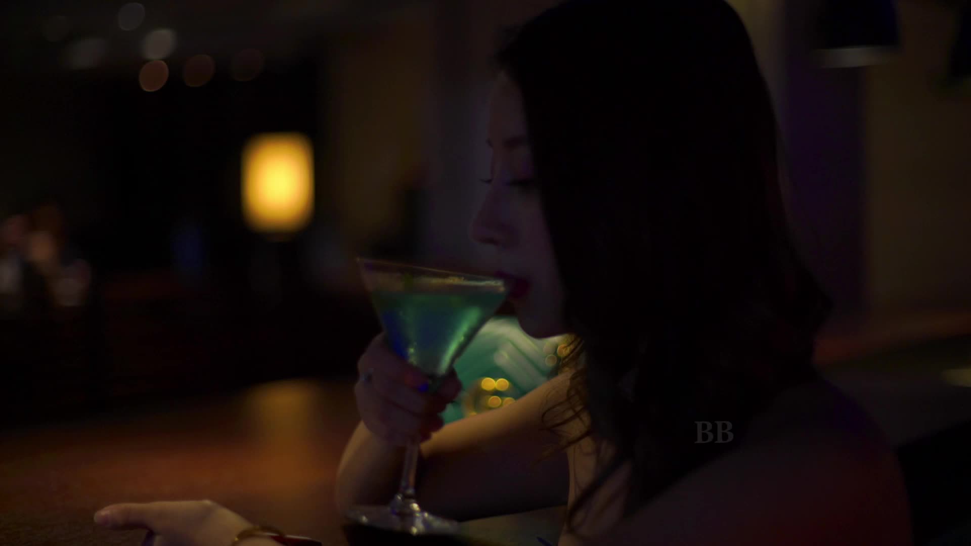女神级172CM性感美女嫩模酒吧喝酒不小心中招后被猥琐男带到酒店扒掉衣服玩弄侵犯 国语!速游VPN跑满千兆只做最快