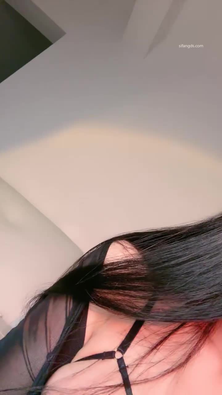#半糖 #御可G奶女神美腿丝袜骚舌诱惑~近距特写道具爆浆