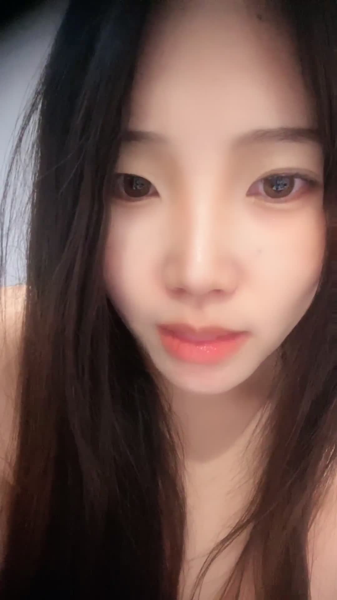 #小妲己 #月亮躲在云朵绝美校花巨乳粉穴蜜桃臀~揉奶抠逼自慰