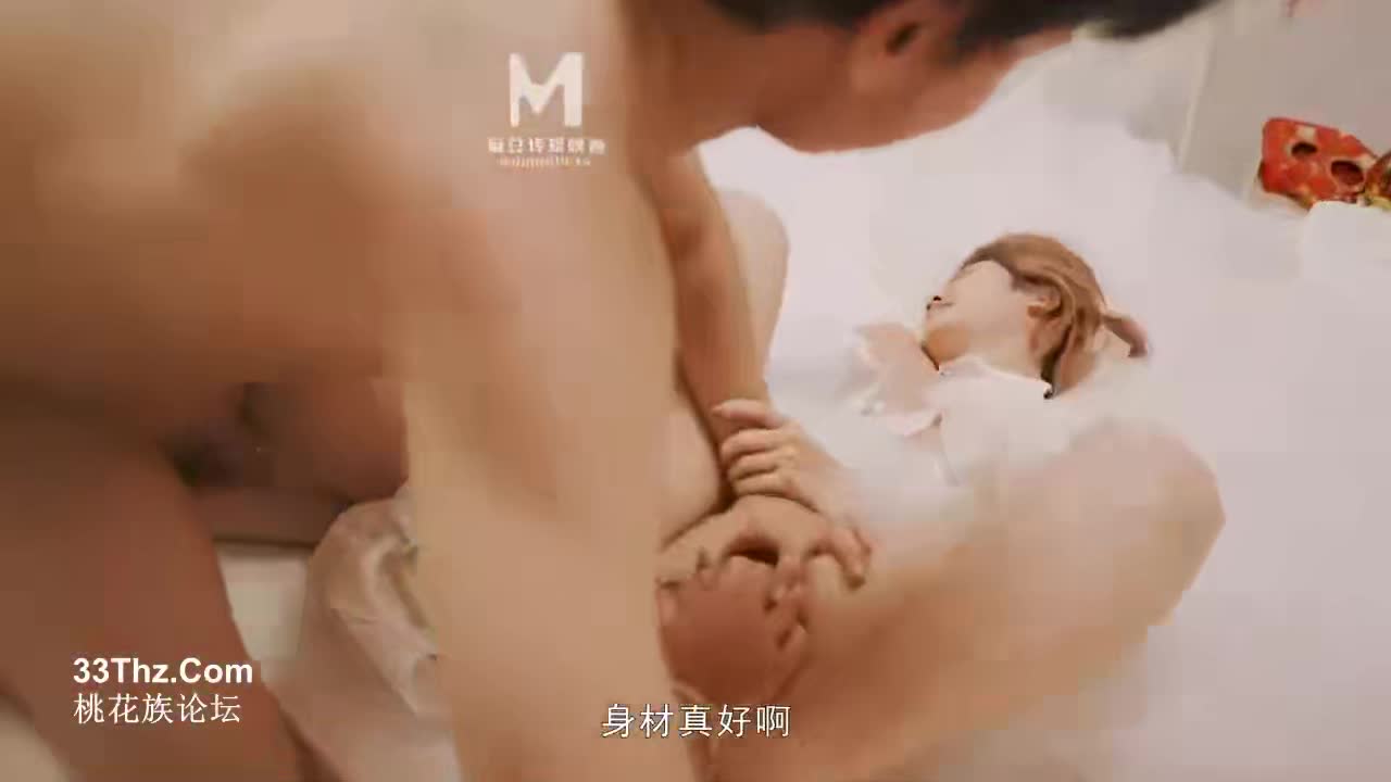 #蜜桃臀 #内射 #双飞 #乱伦 #骚穴无套内射新婚蜜桃臀母女！