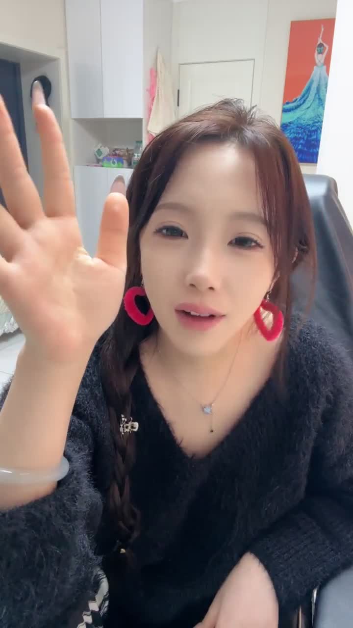 #哥哥酱丰满校花下海！超级漂亮啊～扣穴自慰！撸到肾虚~