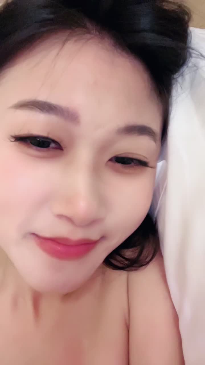 #泡芙 模特般的女神 红边黑丝诱惑 蜕变母狗 主动骑乘摇摆~被按着啪啪狂操