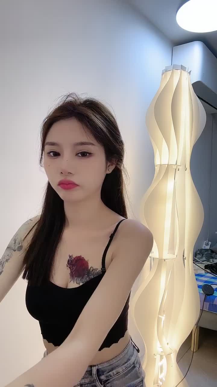 #小妲己 #雅美蝶性感纹身 顶级美腿~无套干逼