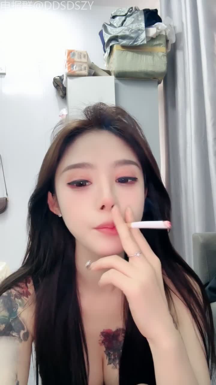 七彩主播【07年小妹妹】直播录播神仙颜值纹身小妹废物男友无法满足 #07年小妹妹 #七彩主播