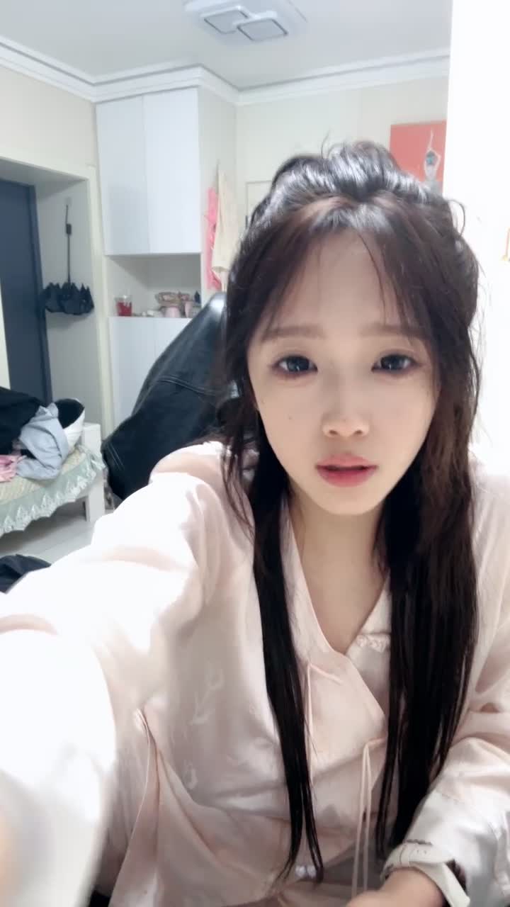 #半糖 #好想要哥哥酱骚逼吸烟大奶极品白领超反差