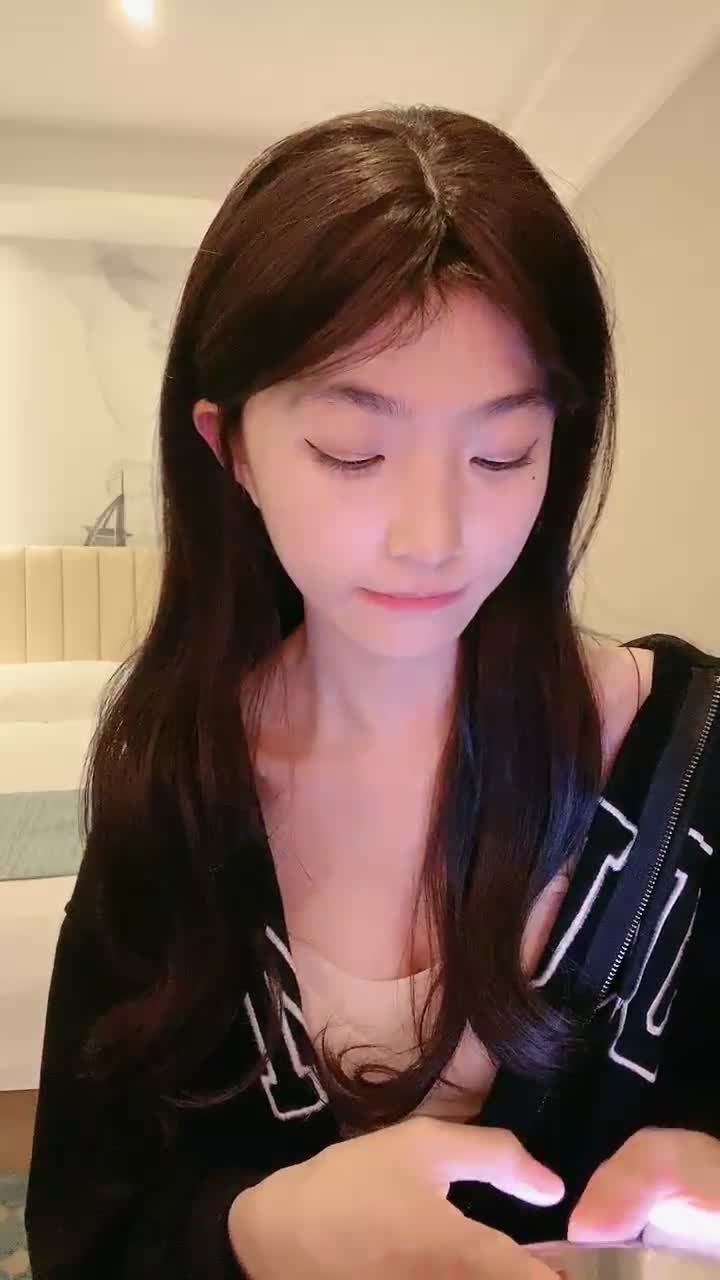 #我就是呜崽酱 #精选黄播 #可爱 #萝莉 #反差