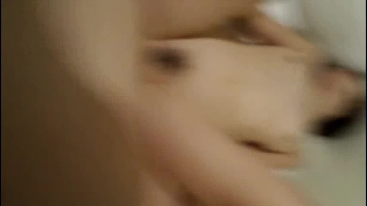 趁女友的闺蜜心情不好喝多了半推半就的操了她完美露脸