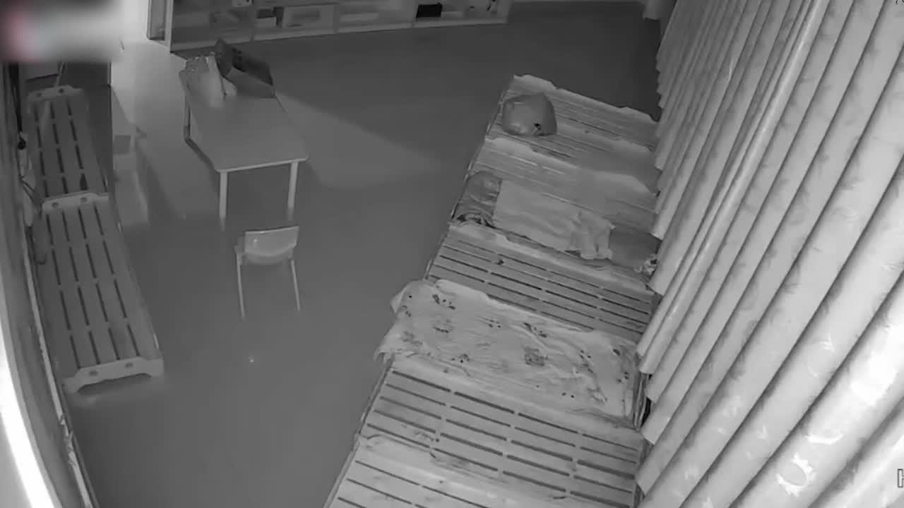 #蜜桃臀 #强奸 #操逼 #母狗 #内射屌丝男到幼儿园找当幼师的女朋友求复合不成功。一怒之下在幼儿园里直接强奸前女友