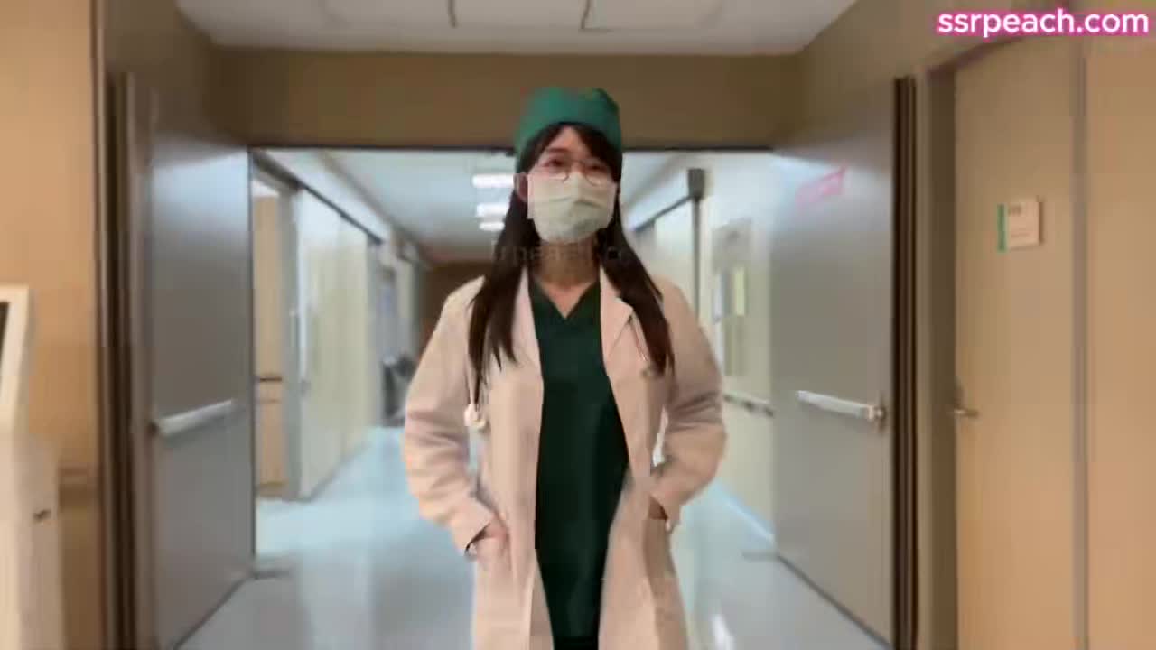 #蜜桃臀 #口爆 #嫩妹 #母狗 #操逼男生打球伤到蛋蛋，女医生提议将精囊清空，减缓睾丸压迫感