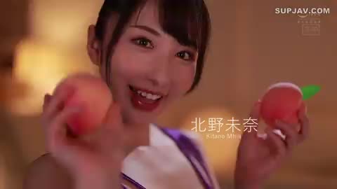 白肤丰乳肥臀，被两壮汉内射