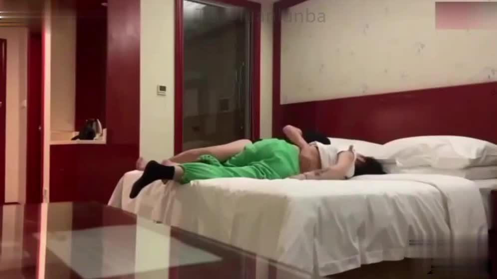 教练灌醉强上反差婊，大骂男人都是人渣