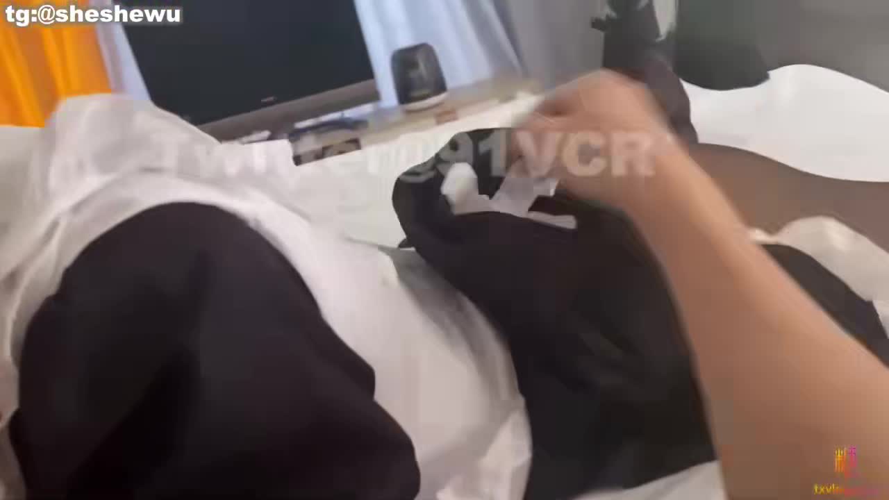 #蜜桃臀 #嫩穴 #母狗 #抽插 #黑丝白皙嫩穴母狗被暴力抽插