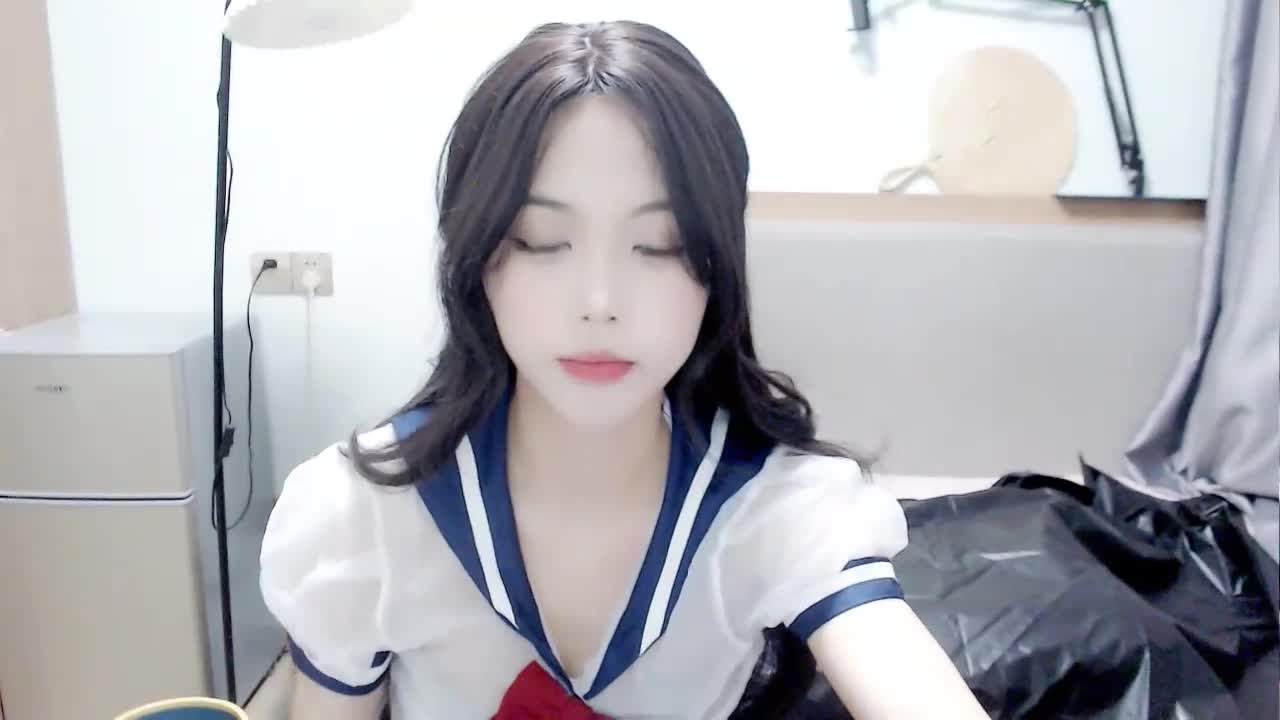 stripchat【hk_xiaoxiao】清纯JK少女! 骚舞~道具自慰~超反差 1#单人