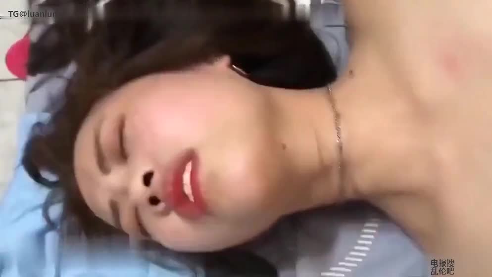 反差醉酒美女同事酒店开房操到一半醒了