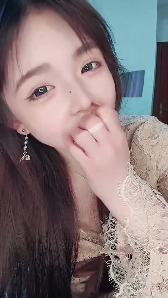 2025最新流出，绝美校花，能歌会跳，美女【小懒猫】下海福利，骚舞超燃尺度道具自慰喷水，撸管神片