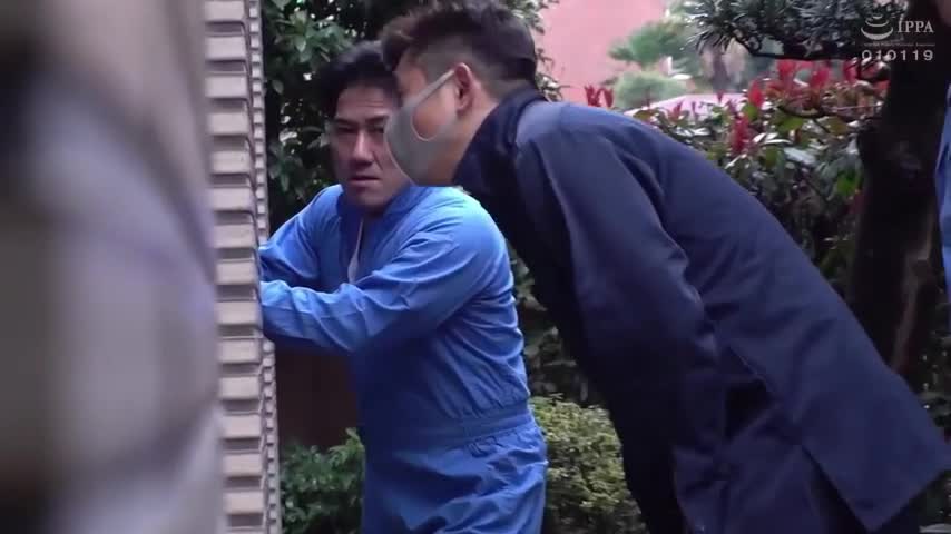 跟踪下班的高傲ol回家，发现她的姐妹也在家。威胁她不让肏就强奸她的妹妹。结果自然一个都不能少又是一部阖家欢乐的强奸片。刺激 。4个姐妹花一起被轮奸 想想都刺激