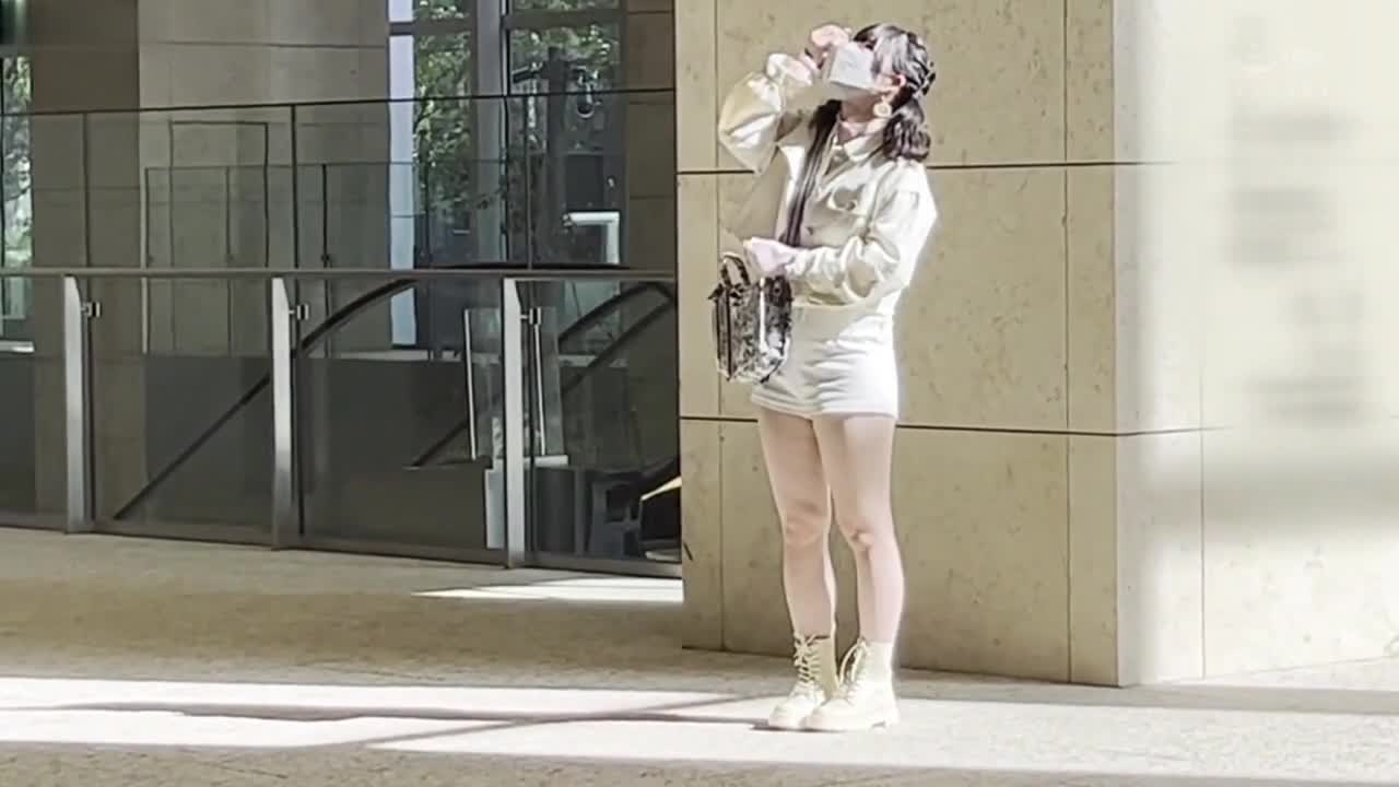 七海妹妹在这部片里喝醉了，临近结尾的时候一直问森林原人爱不爱她，会不会跟她结婚。在最后五分钟里也能清楚听见森林原人说“喜欢”“我爱你”等话。当然七海妹妹并不相信，还是哭的很厉害。尤其是最后一分钟帮森林舔完jb上的精液后，拿起枕头砸向了森林，即使森林在被砸了之后说了一句“最喜欢你了”，她还是拿起啤酒抱着枕头哭了起来。森林大概说了一句“一緒にまもる？”，翻译过来大概是“一起保护”或者“共同守护”的意思，随后七海说了一句“无路赛”，喝了一口啤酒，对着镜头哽咽地说“现在正在看这部影片的大家，千杯”，随后把啤酒扔了