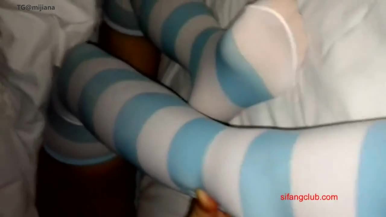 酒吧捡来的长袜美女