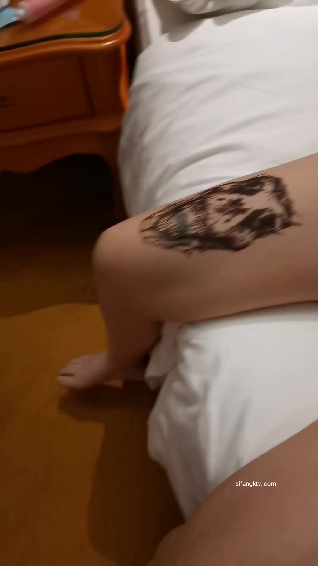 下药迷玩湖南长沙某酒吧推销00后纹身妹子，有约会跟拍全过程