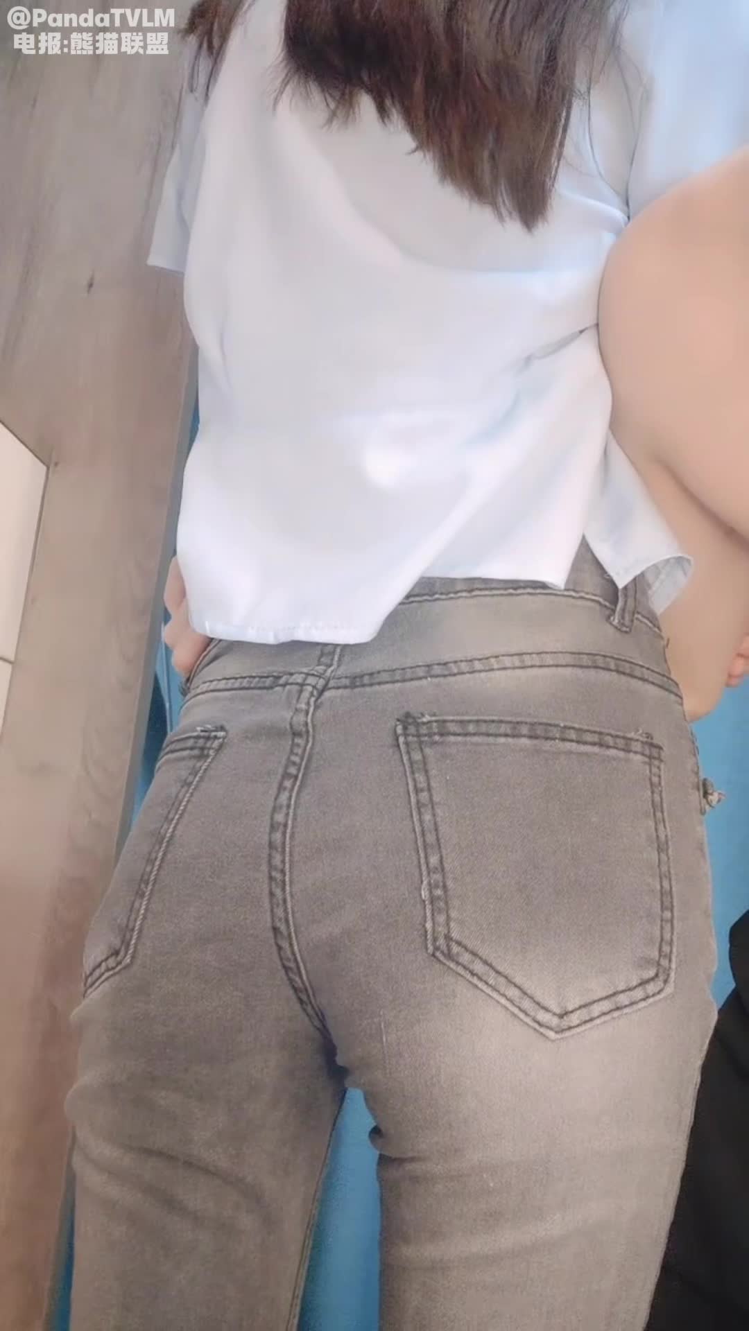 紧身牛仔裤 Q弹蜜桃臀 00后清纯大长腿美少女 高挑的身材站立后入，少女刚发育好的胴体让人流口水！#少女后续完整进群搜