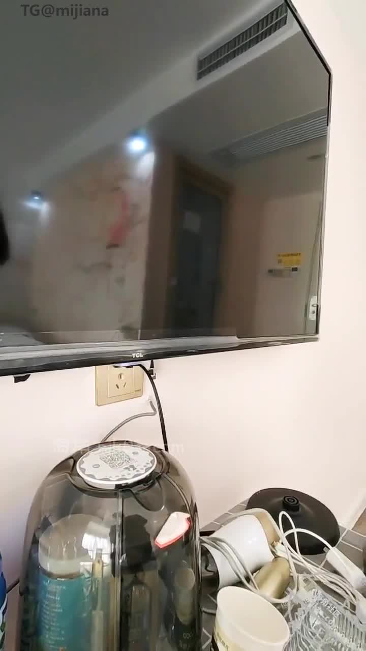 猥琐摄影师下药迷奸失败 暴力威胁少女玩SM