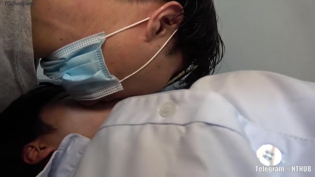迷奸格子裙美女