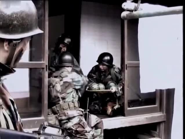 天道好轮回 士兵闯入农妇家长当着他老公的面强奸弄妇。最后被杀掉了