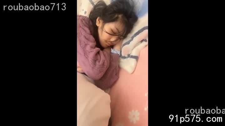 她丰满的奶子在他兄弟眼前晃动，肥厚的臀部在他兄弟的抚摸下颤抖，淫荡的骚穴早已湿透，等待着双重的入侵。 她媚笑着，是属于两个男人的母狗。#换妻 #三人行 #背叛AI工具箱Midjourney绘画无限使用，还有海量AI能力等待探索NovelN_AI女友机器人浪荡女领导调教记NSFW成人文件夹大全，一键关注所有有趣的频道