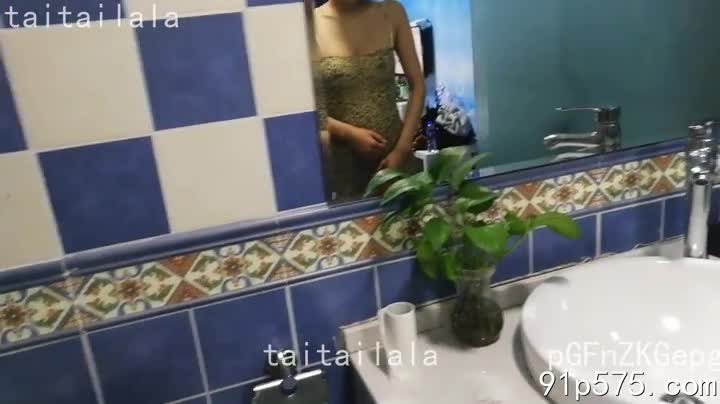 看着单男无套操豹纹老婆，第一次单男有点激动