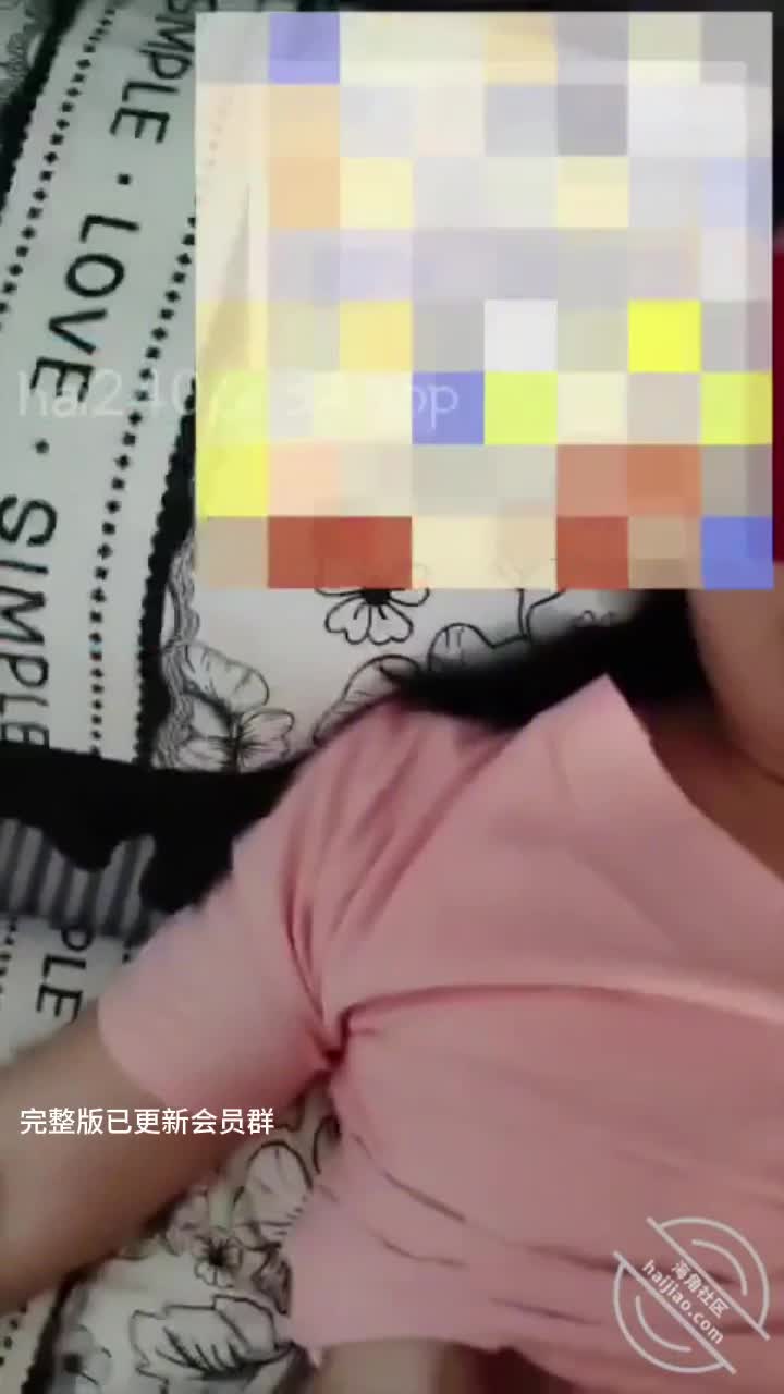 偷情极品良家熟女阿姨，阿姨的屄太紧了，像处女似的，我都怀疑怎么生的孩子，阿姨大屁股太诱惑人了，很圆润饱满。最后被我内射，居然被我插流血了。#风韵犹存 #熟女 #内射 #肉丝袜