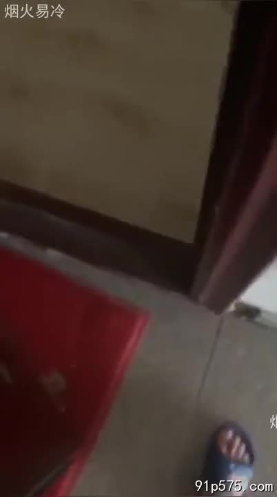 她穿着黑色蕾丝情趣丝袜，高跟鞋敲击着地板，发出令人脸红心跳的声响。嫂子的眼神勾人，丰满的奶子在丝袜的包裹下若隐若现，淫荡的气息扑面而来。她张开双腿，骚穴湿润，等待着我的入侵。#偷情 #高跟鞋 #丝袜AIBox新增特效-抚胸自慰特效-上传照片一键生成NovelN女友AI-林晓慧小M上学路上-校园轻M剧情