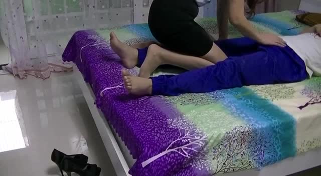 #海角 #丝袜 #足交 #内射母子乱伦 肉丝妈妈饥渴难耐让儿子操他！