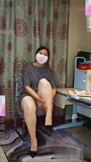 #肥臀 #海角 #乱伦 #内射高跟丝袜熟女，各种淫语骚话，妈妈穿肉丝挑逗儿子，帮儿子丝袜足交，口交，后入式无套输出妈妈骚穴！