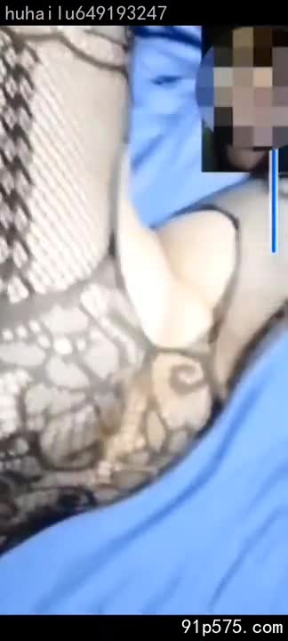 17厘米的肉棒，勃起后像个胀红的蘑菇头，顶端泛着令人作呕的黏液。30分钟？呵，那只是热身。这畜生，在淄博、济南、潍坊的每一个廉价旅馆里，都留下过它腥臊的痕迹。它粗暴地顶撞着每一个发情的母狗的骚穴，留下深深的撕裂和无尽的淫靡。每一次抽送，都伴随着淫荡的喘息和绝望的呻吟。它贪婪地汲取着每一个精盆里的甘露，直到榨干每一个母畜的最后一滴精液，才肯罢休。这17厘米的淫具，是罪恶的象征，是欲望的化身，是无数个被玷污的灵魂的噩梦。 它在每一个被征服的肉体上，都刻下了它淫邪的印记。AIBox新增特效-M腿姿势-上传照片一