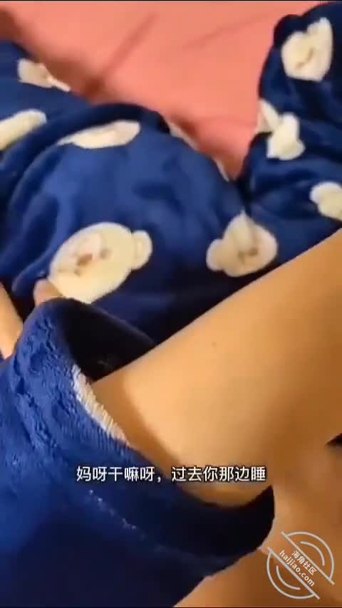 13万粉丝，自称真实剧本死全家，乱伦大神【披风少年爱老妈】付费钻石贴③，爆草穿丝袜的老妈，爆菊花捅屁眼