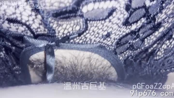 少妇的酥胸，饱满浑圆，奶头粉嫩欲滴，肥臀圆润，骚穴紧致，令人神魂颠倒。#少妇 #巨乳 #肥臀