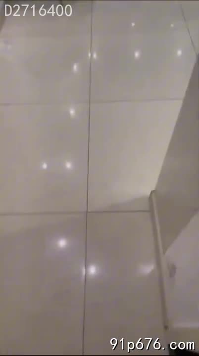 娇喘连连的少妇，在老公来电的惊恐中，任我肆意驰骋在她蜜穴之中。#偷情 #少妇 #巨乳