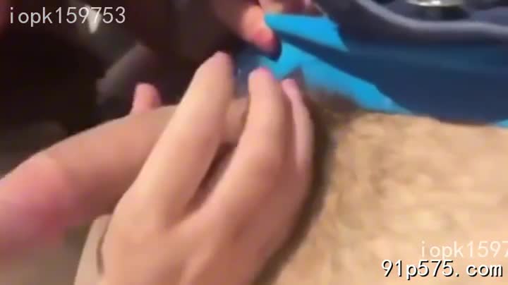 她，天使面容，魔鬼身材，纯洁外表下藏着奔放灵魂。 那对饱满的骚奶子在性爱中颤抖，肥厚的肥臀扭动，淫荡的骚穴紧致收缩，发出令人沉醉的声响。 她娇喘连连，喊着“主人”，是如此的放荡不羁，让人欲罢不能。#反差婊 #极品身材 #性爱