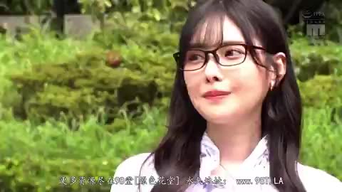 在化妆间换好诱人的内内，瞬间从后面抱着男主的胸部从后舔舐。「冷血殺手」雪莉的反差_AI聊天剧情机器人 频道 @nvpusafuliji2048